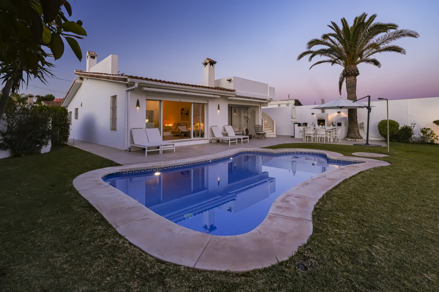 Stunning First Line Beach Villa in Vistamar Costabella Marbella