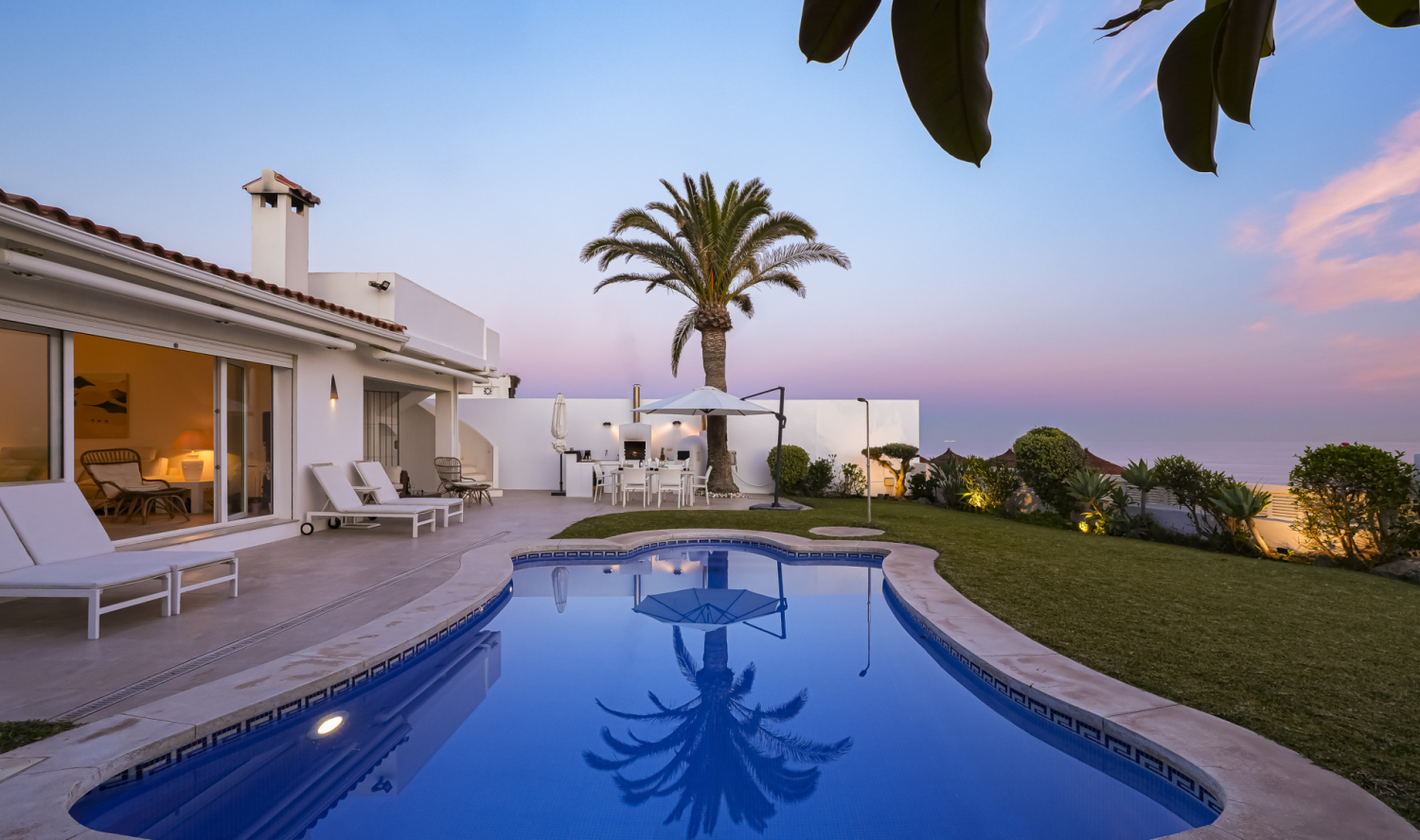 Stunning First Line Beach Villa in Vistamar Costabella Marbella