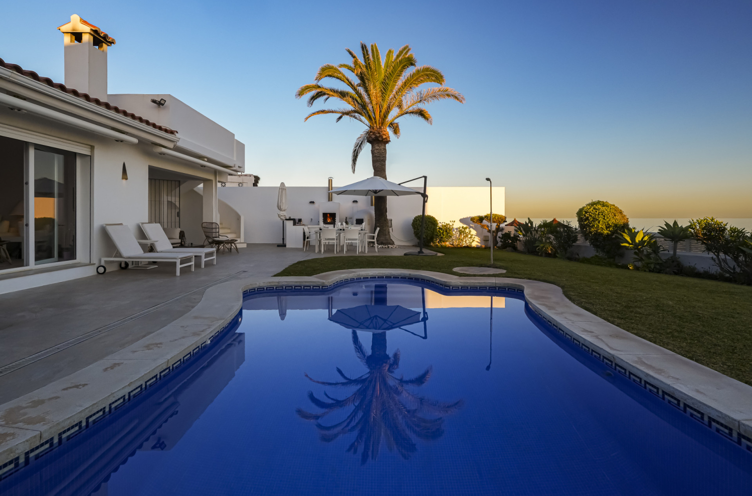 Stunning First Line Beach Villa in Vistamar Costabella Marbella