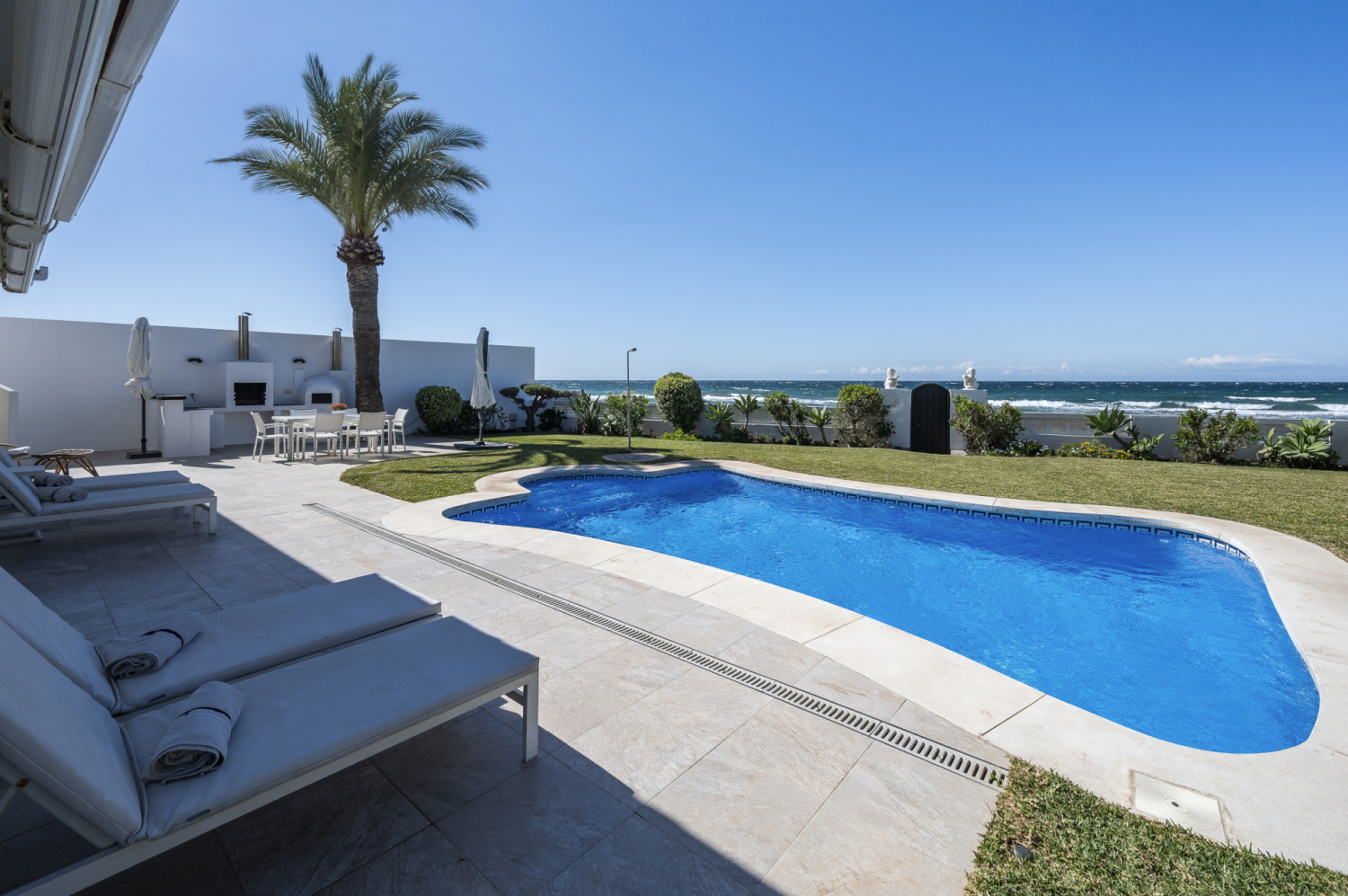 Stunning First Line Beach Villa in Vistamar Costabella Marbella