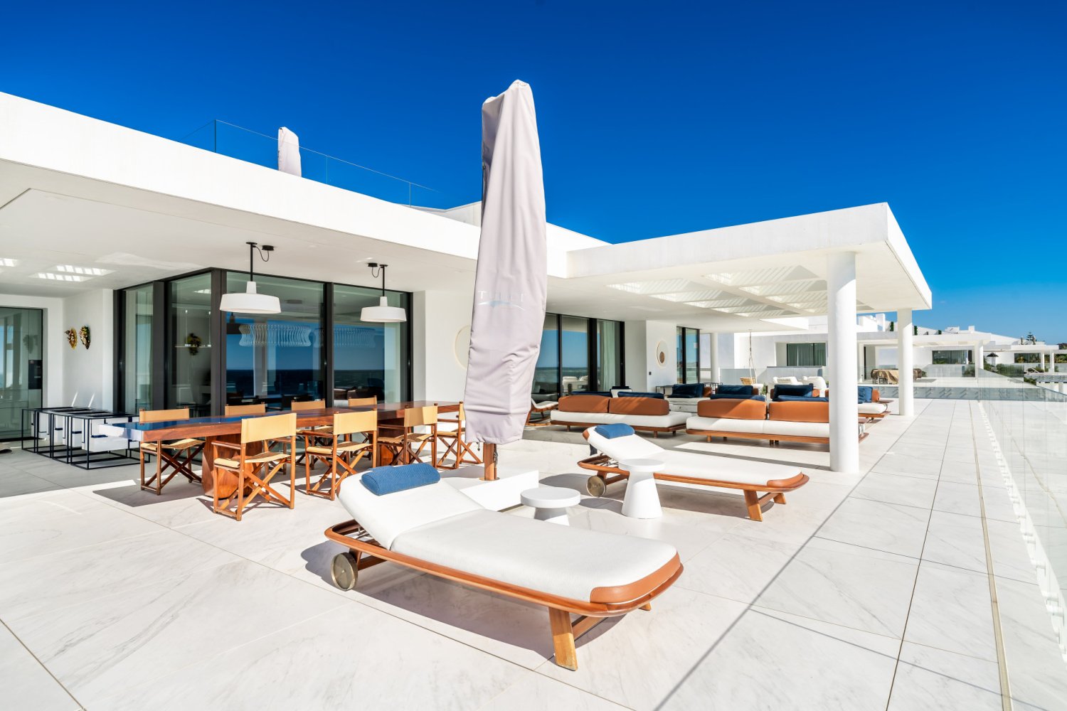 A1585AP - Apartamento en primera línea de playa en Emare, Estepona, Málaga