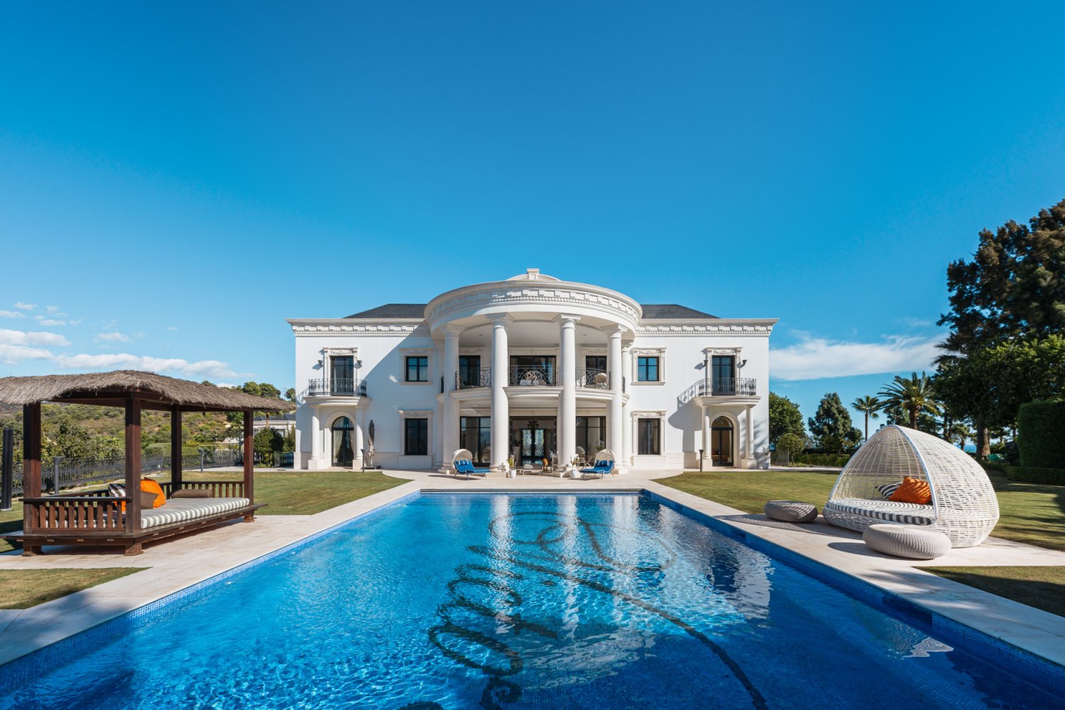 Luxury mansion in Hacienda Las Chapas