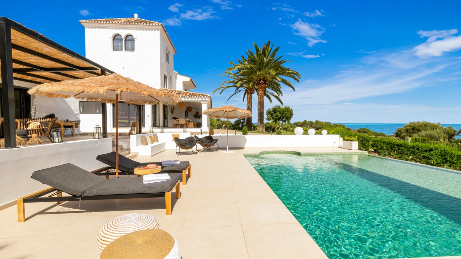 Preciosa Villa Reformada con Vistas Panoramicas en Estepona