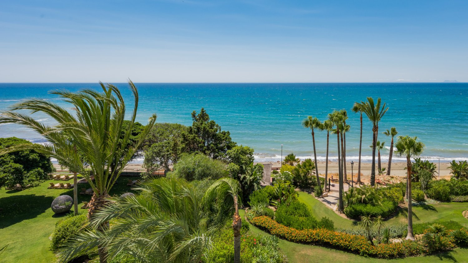 Unique Beachfront Luxury Apartment