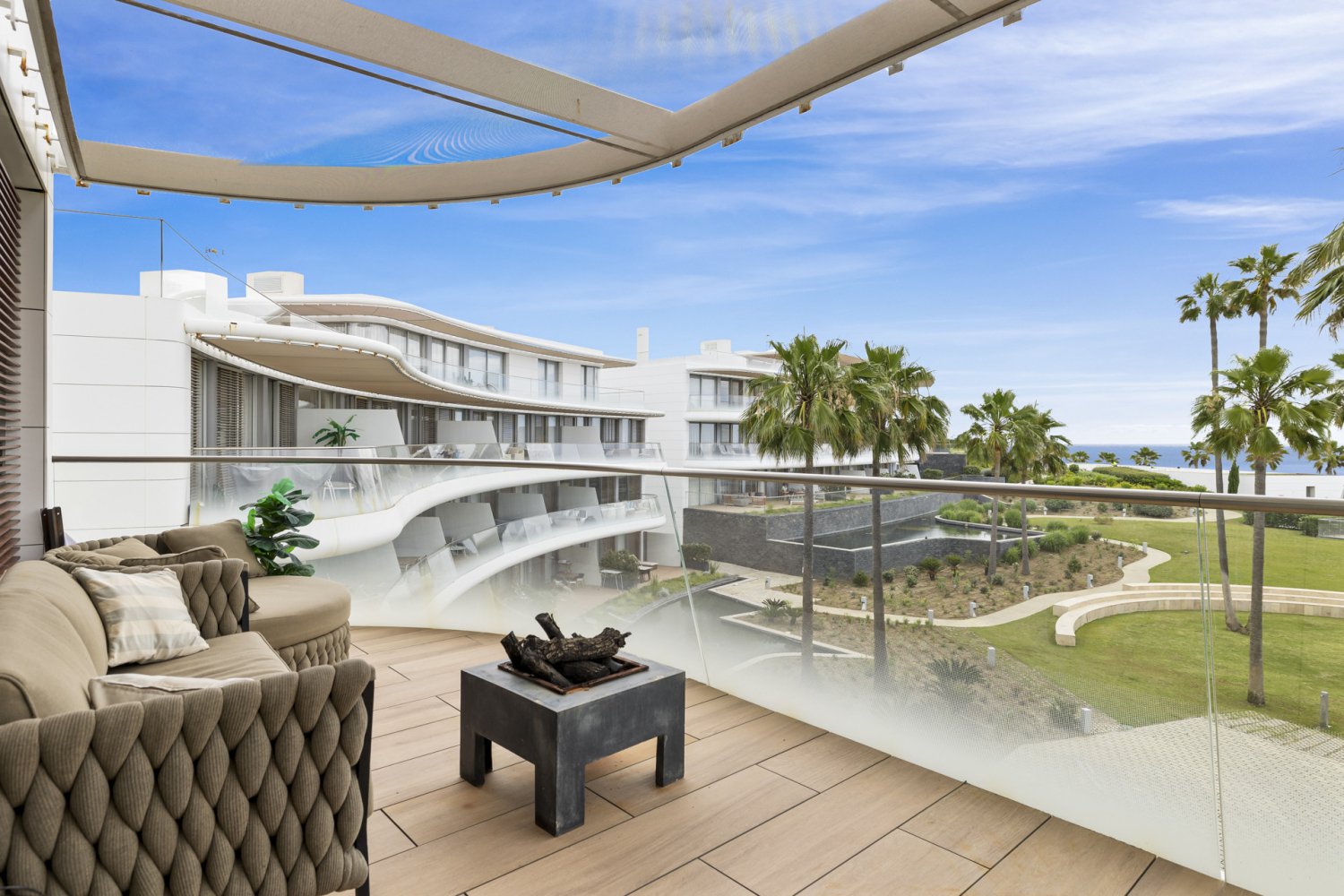 Apartamento Exquisito en Primera Línea de Playa en The Edge, Estepona