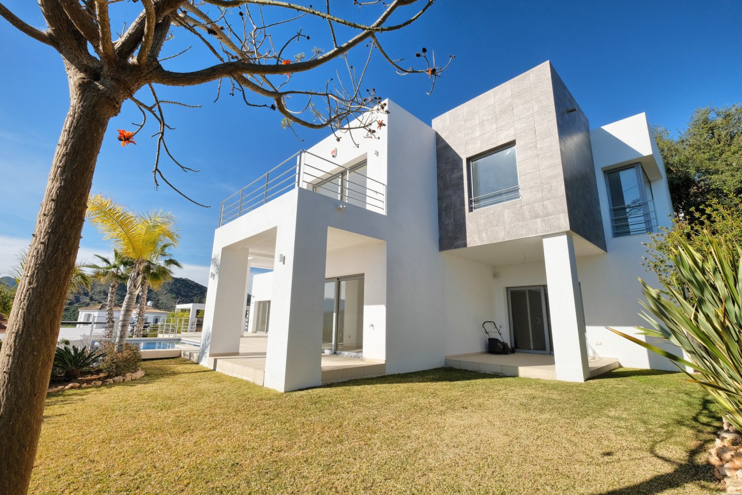 Brand new villa in Puerto del Capitan, Benahavis
