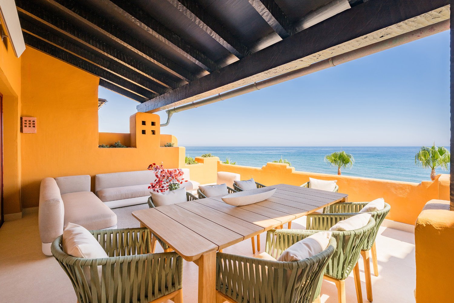 Exquisitely Renovated Apartment in Los Granados del Mar