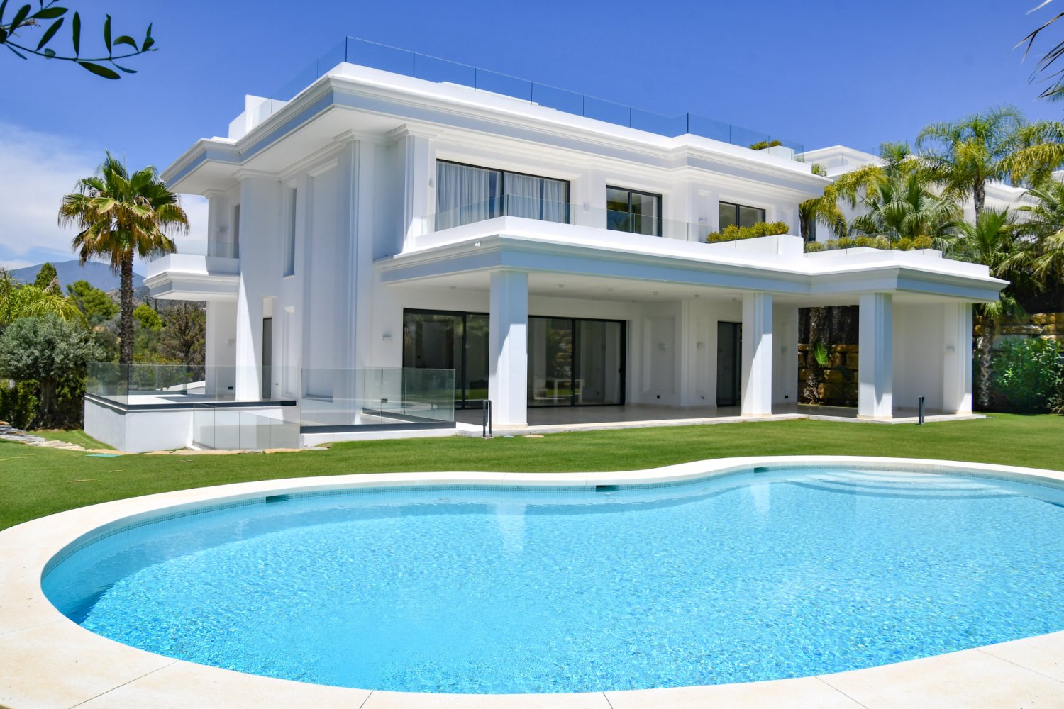 EXCLUSIVAS VILLAS INDEPENDIENTES EN LOMAS DE MARBELLA CLUB