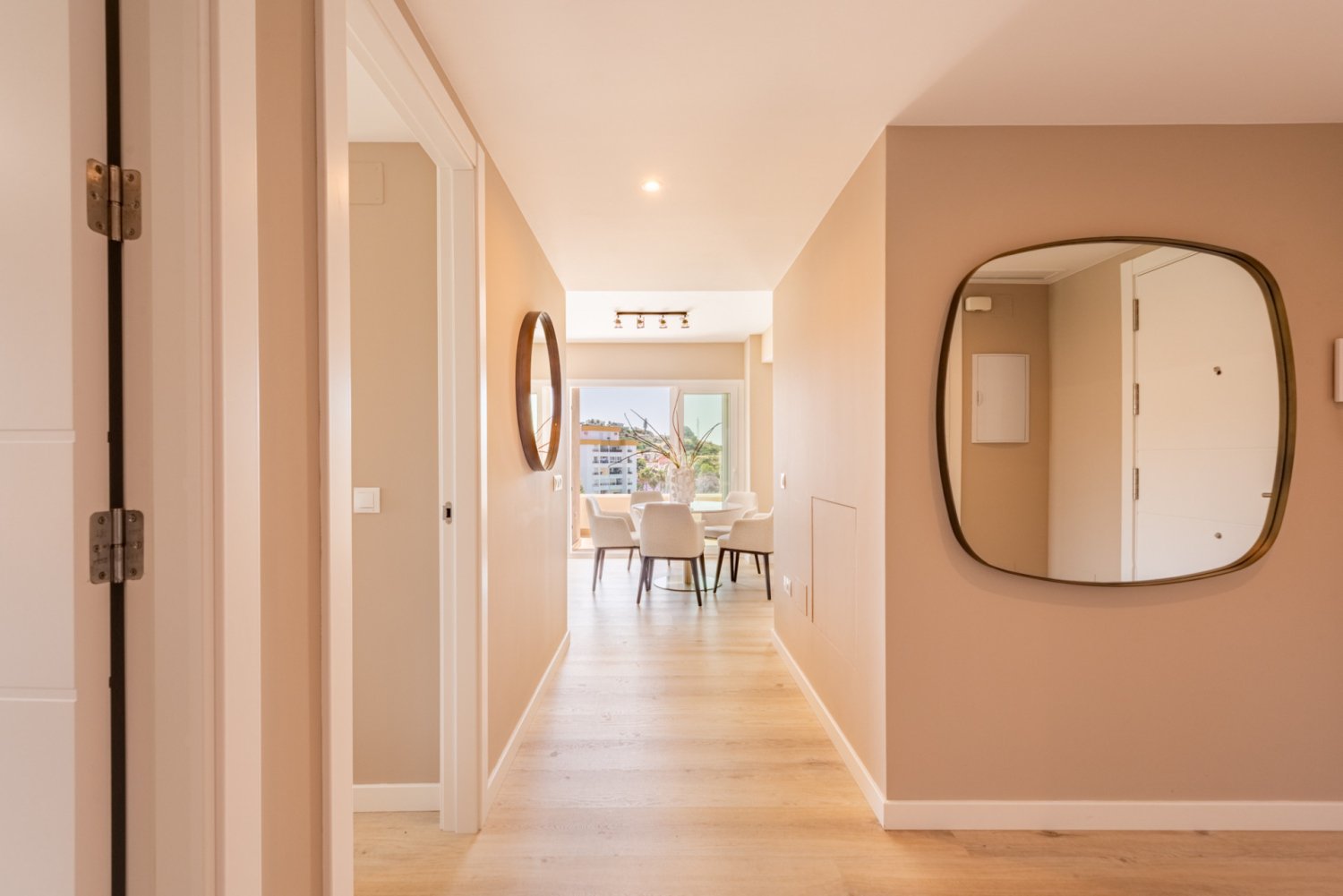 Brand New Luxury Corner Apartment mit Meerblick in Nueva Andalucia, Marbella